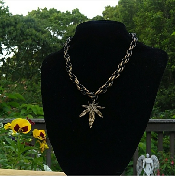 NEW Antiqued Brass Double Link Pot Leaf Necklace - Picture 2 of 8
